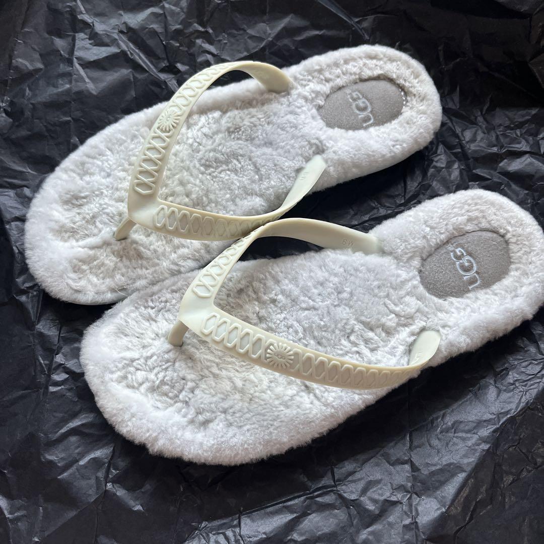 UGG アグ　ムートン　ビーチサンダル UGG アグ ムートン ビーチサンダル - メルカリ