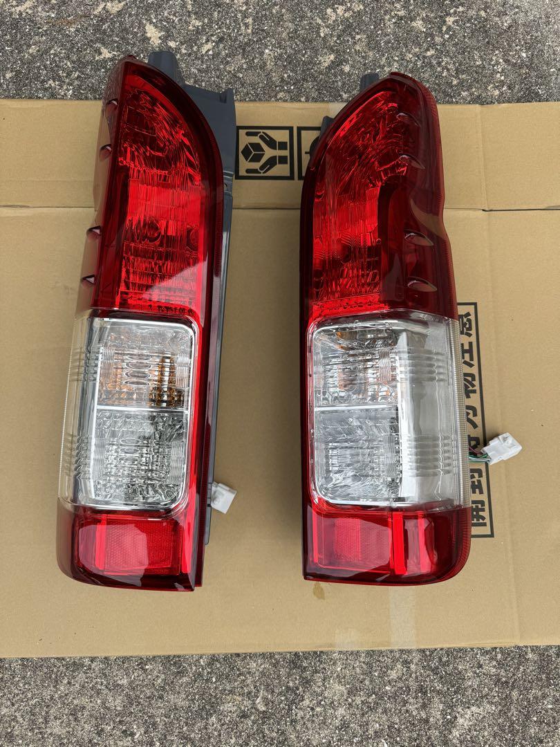 ハイエース　LED テールランプ