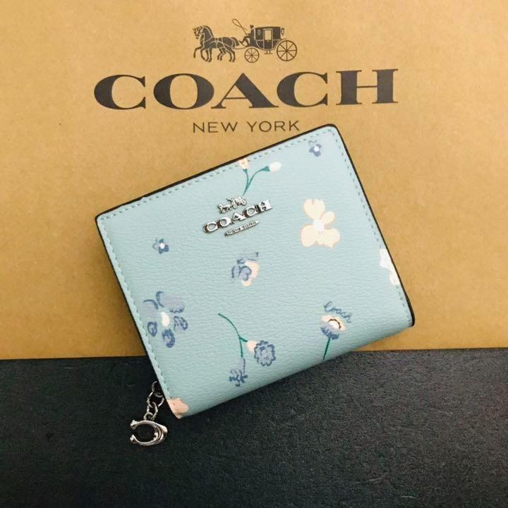 COACH コーチ折りたたみ財布 レディースのスカイブルー色新商品財布 COACH コーチ折りたたみ財布 レディースのスカイブルー色新商品財布
