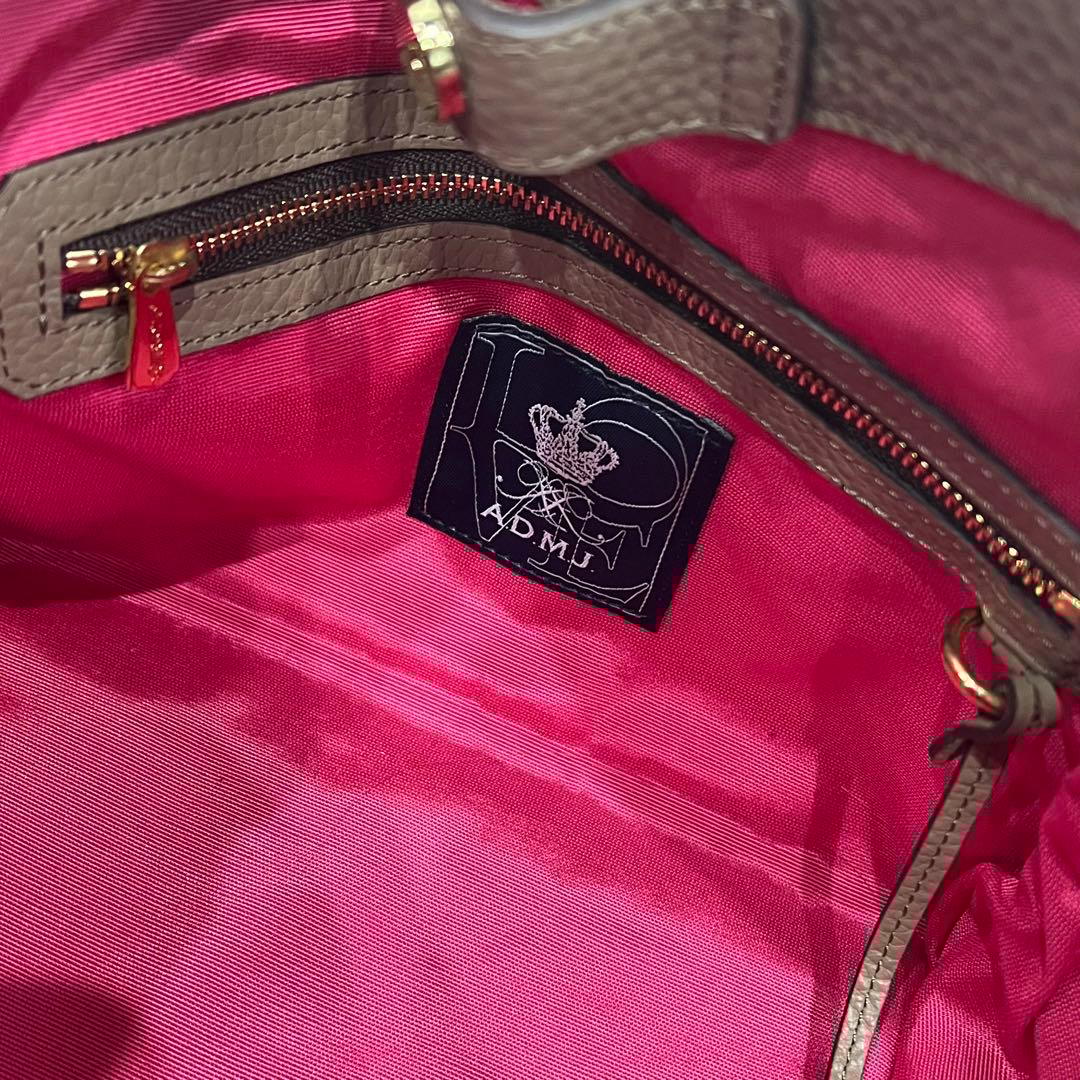 美品 A.D.M.J グレー レザー ハンドバッグ 内ピンク シボ革 トート 美品 A.D.M.J グレー レザー ハンドバッグ 内ピンク シボ革 トート 美