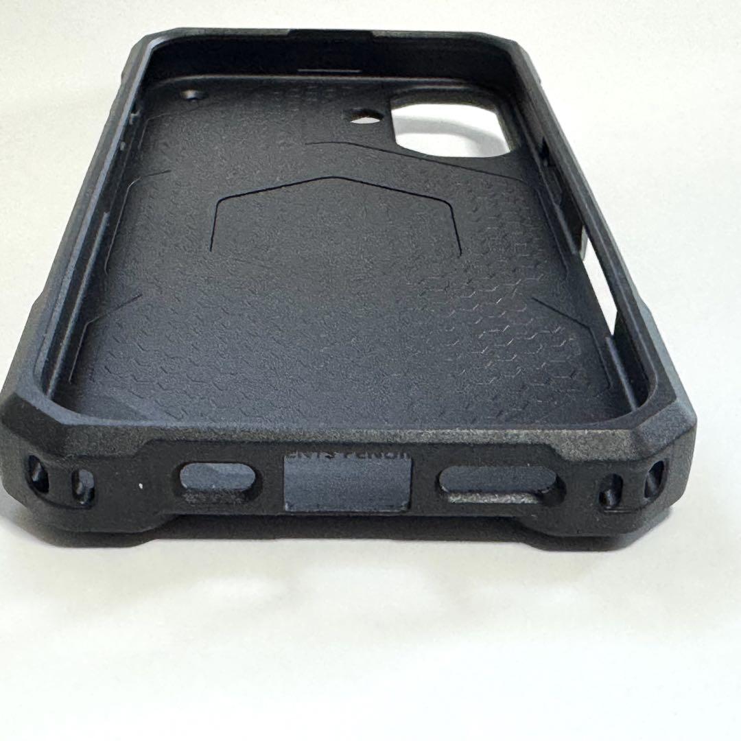 UAG　iPhone16　耐衝撃ケース カーボンファイバー