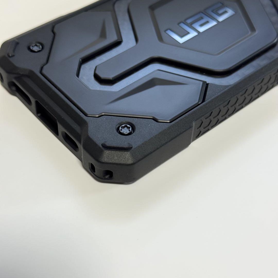 UAG　iPhone16　耐衝撃ケース カーボンファイバー