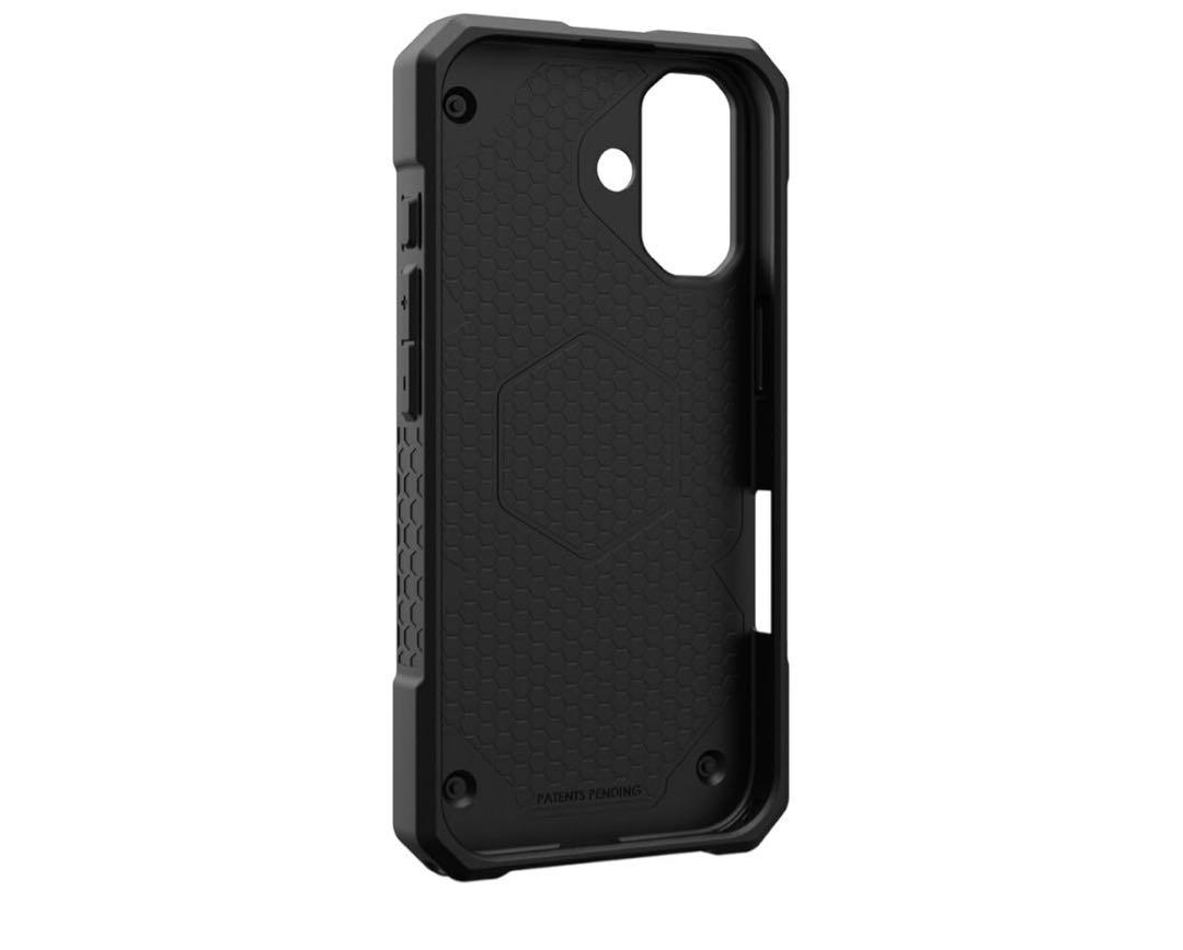 UAG　iPhone16　耐衝撃ケース カーボンファイバー