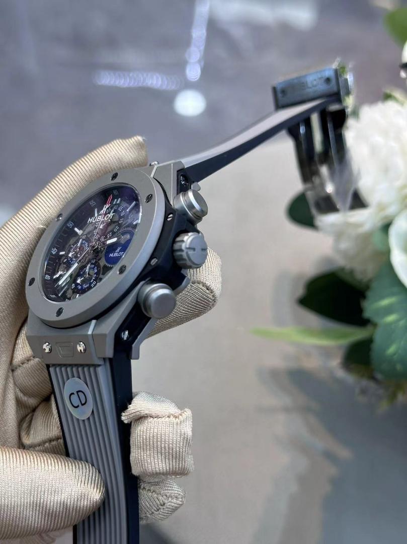 ウブロ 45mm時計です
