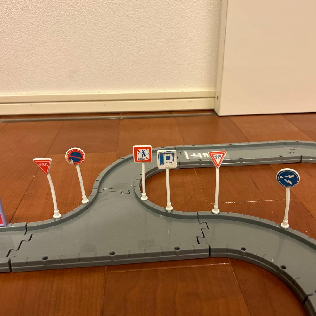 ミニカー約40台とサーキットコースセットやや傷や汚れあり
