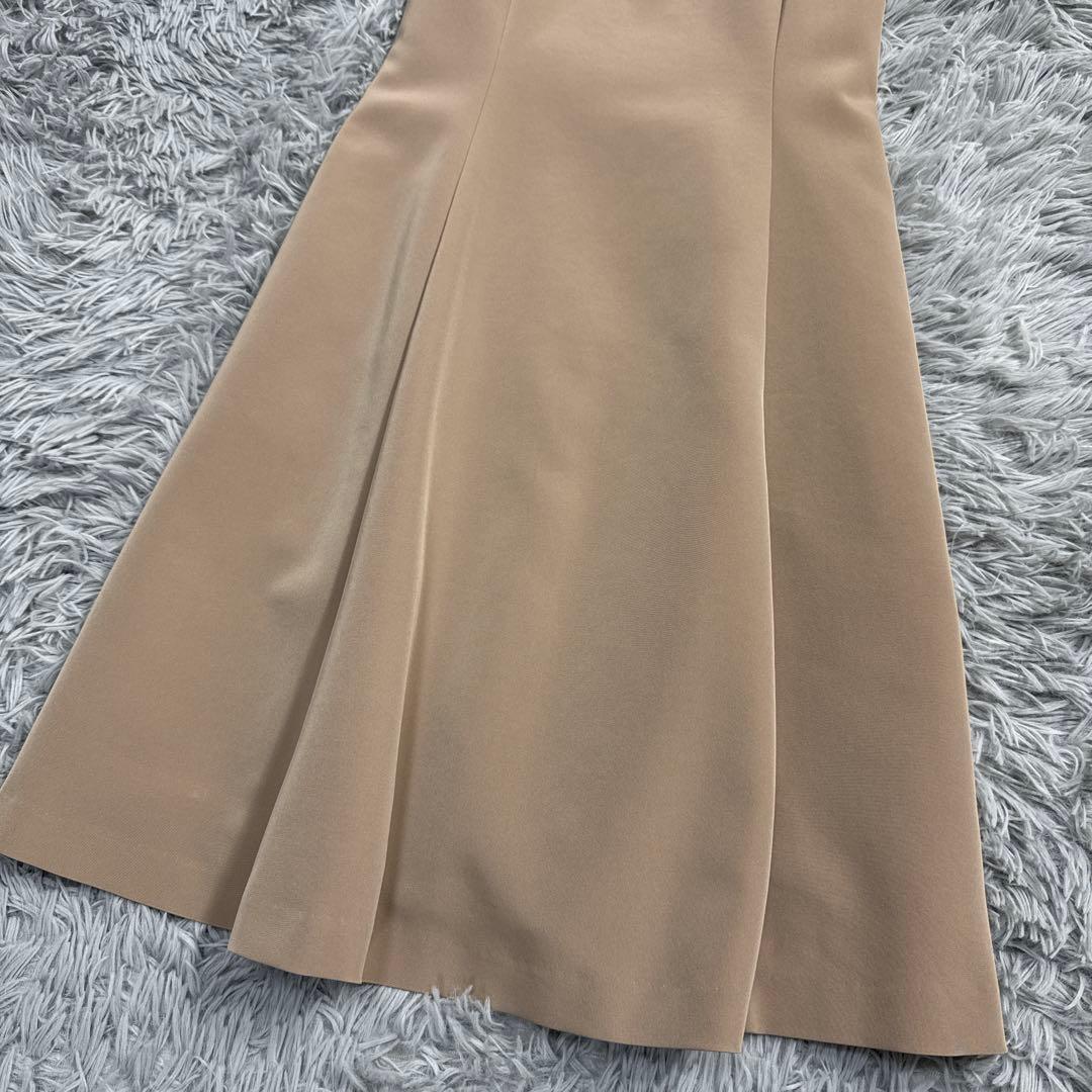 バックリボンドレス