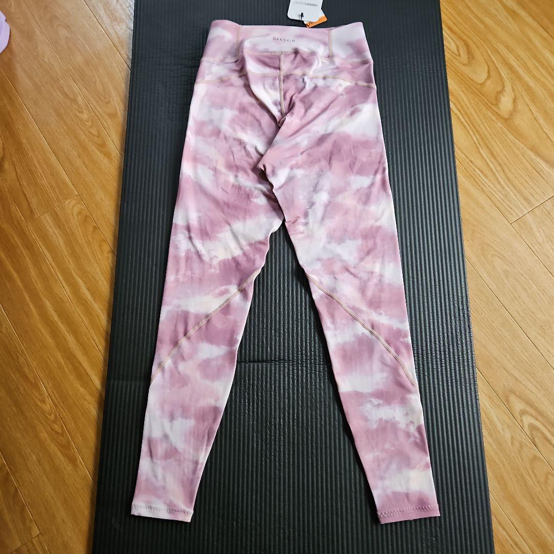 ダンスキン　ピンクのヨガウェア　M