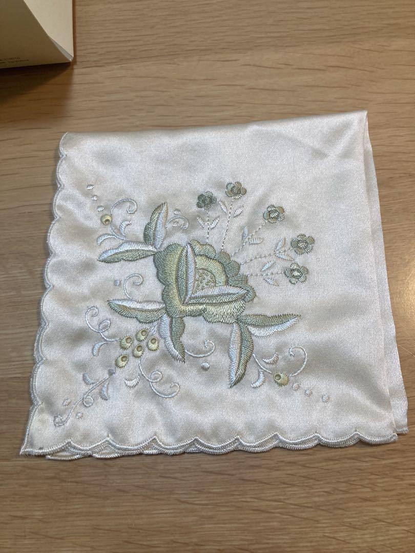 中国シルク刺繍ハンカチ - メルカリ