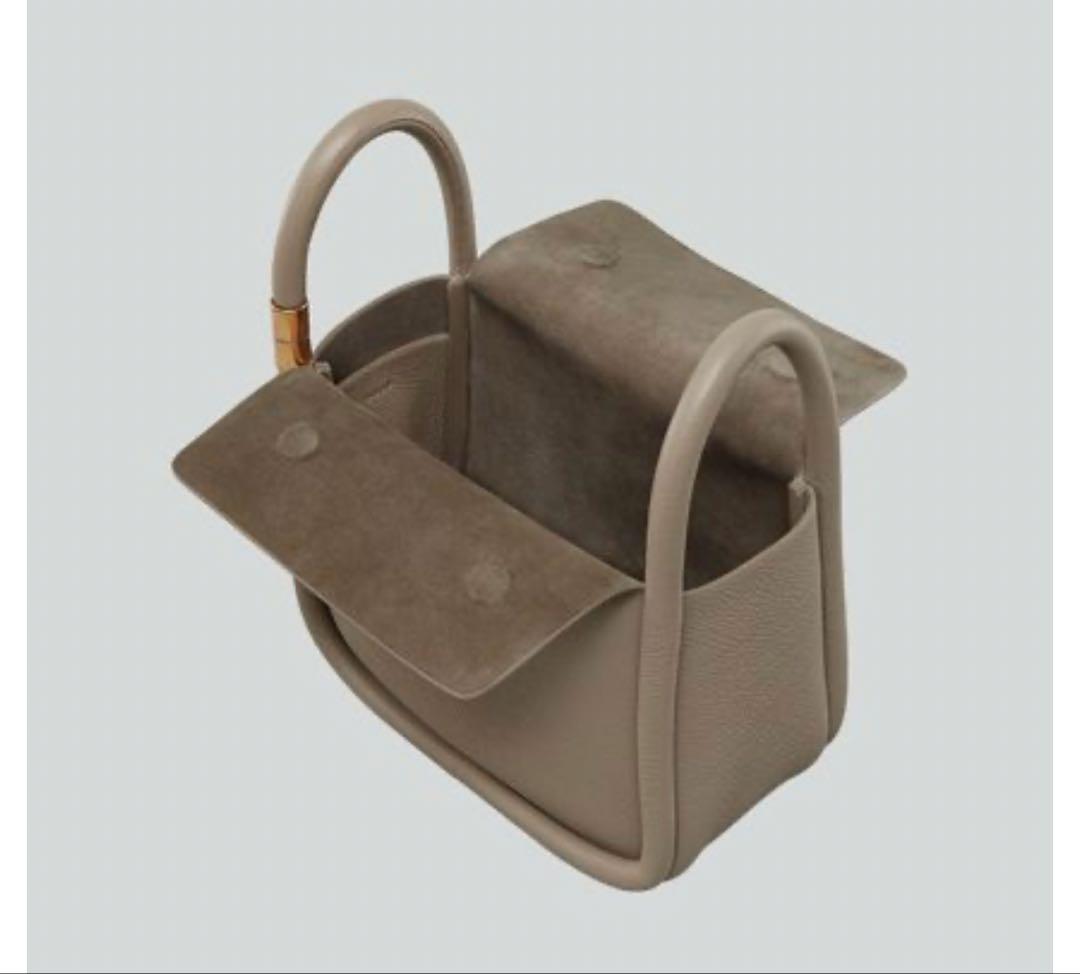 美品 BOYY Wonton 25 トートバッグ Pebble 美品 BOYY Wonton 25 トートバッグ Pebble