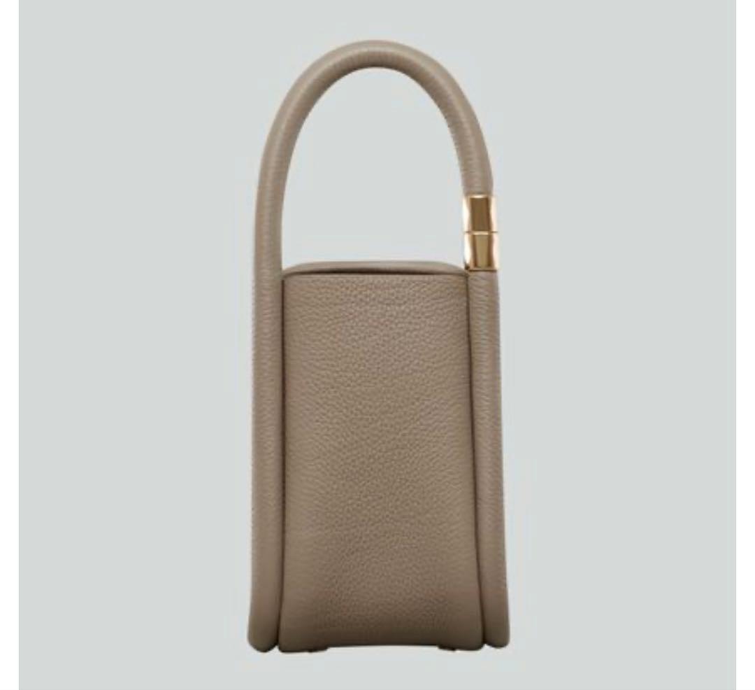 美品 BOYY Wonton 25 トートバッグ Pebble 美品 BOYY Wonton 25 トートバッグ Pebble