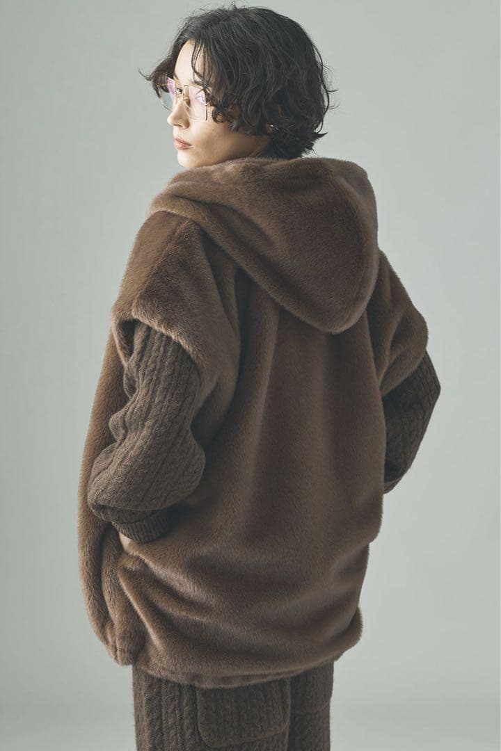 新品◻︎25AW Curensology カレンソロジー ファーフーディーベスト 新品◻︎25AW Curensology カレンソロジー ファーフーディーベスト