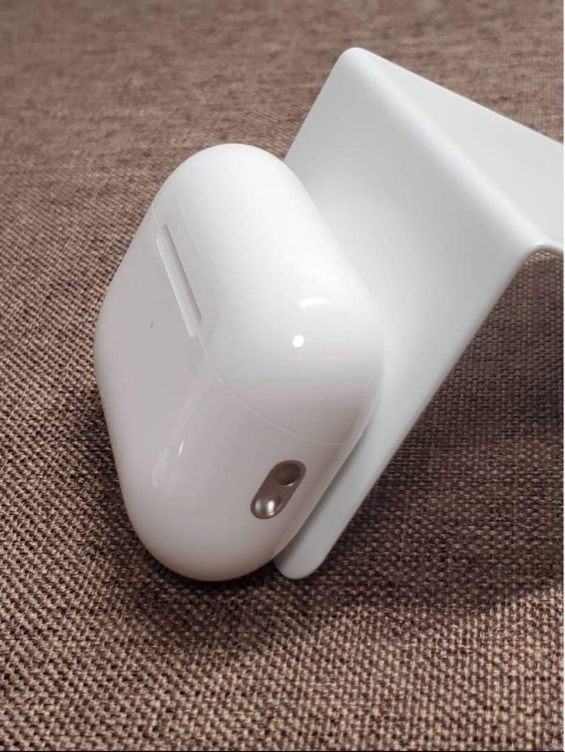 Apple AirPods Pro 第2世代 充電ケースのみ084