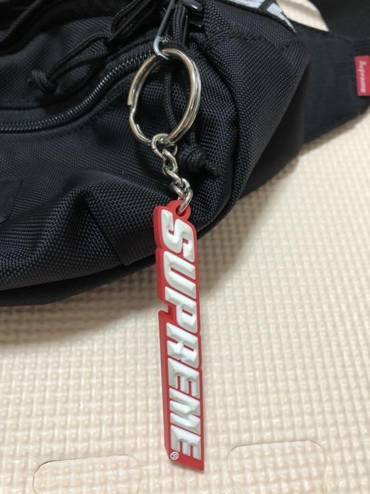 【supreme】黒 ボディーバッグ チャーム付き 傷あり