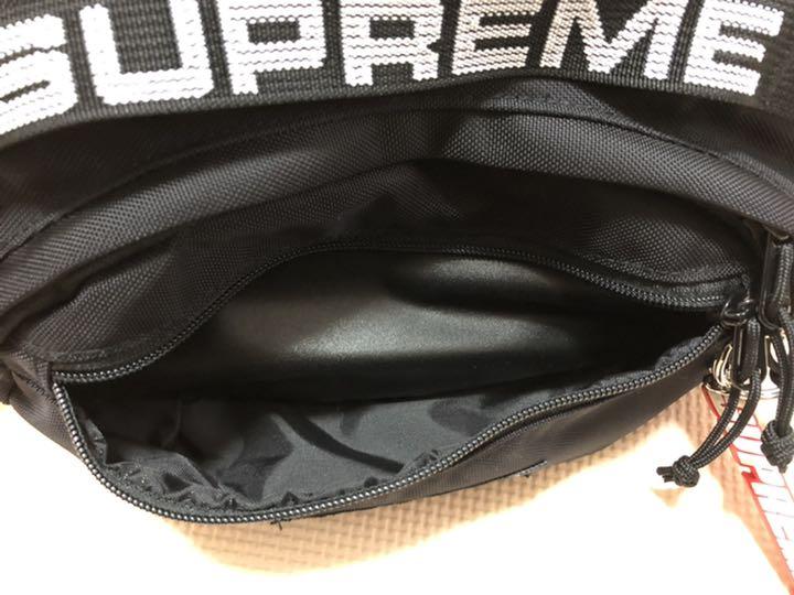 【supreme】黒 ボディーバッグ チャーム付き 傷あり
