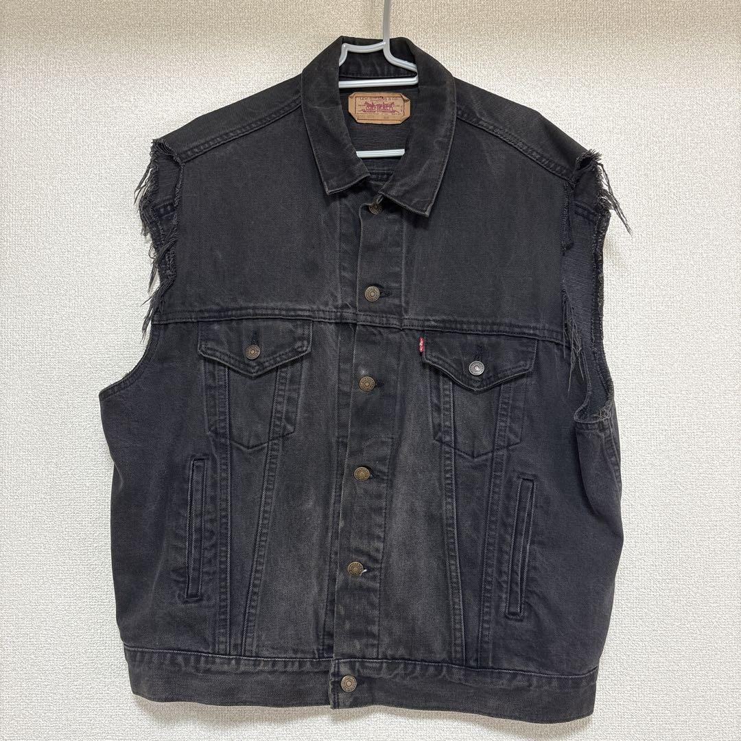 激レア】Levi's ブラック デニムベスト 切りっぱなし - メルカリ