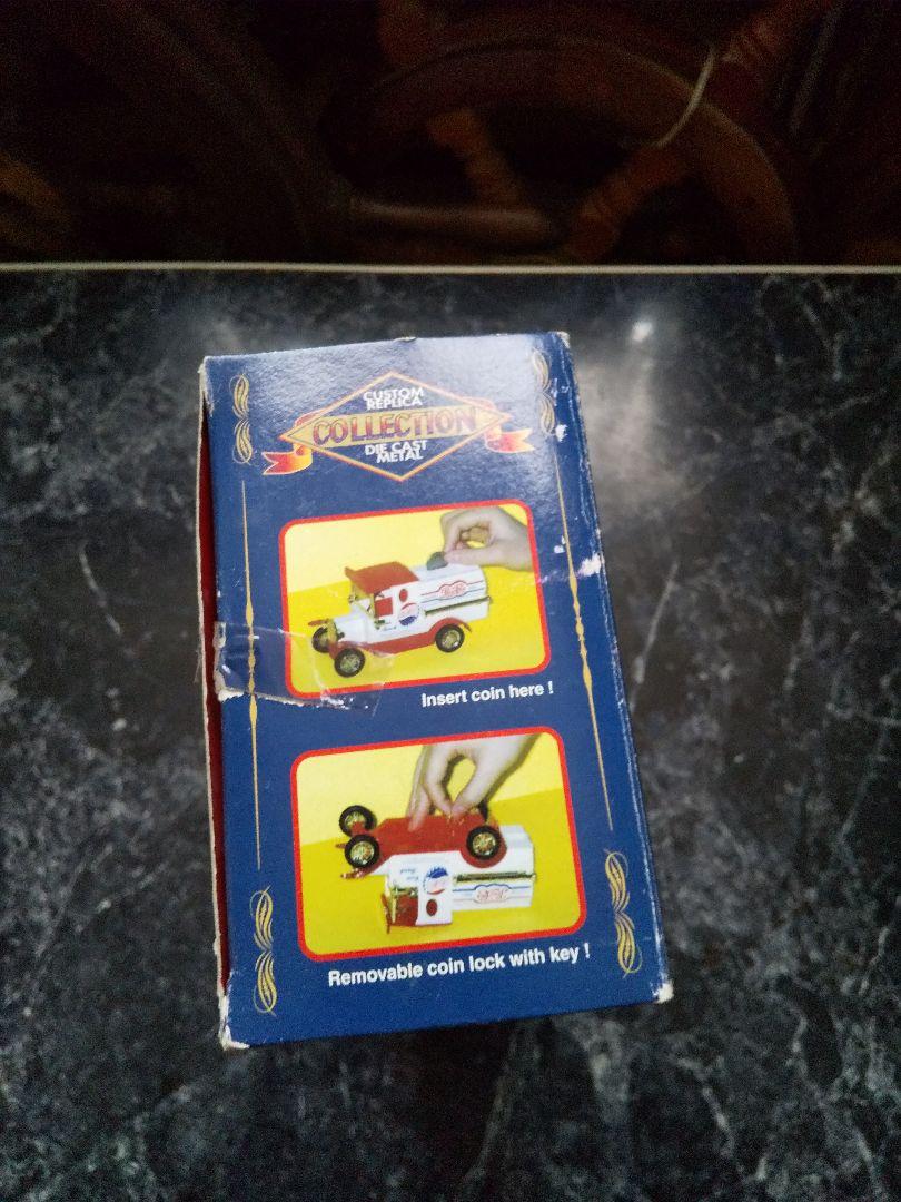 ペプシコーラ 1/24 デリバリートラックミニカーバンク 貯金箱