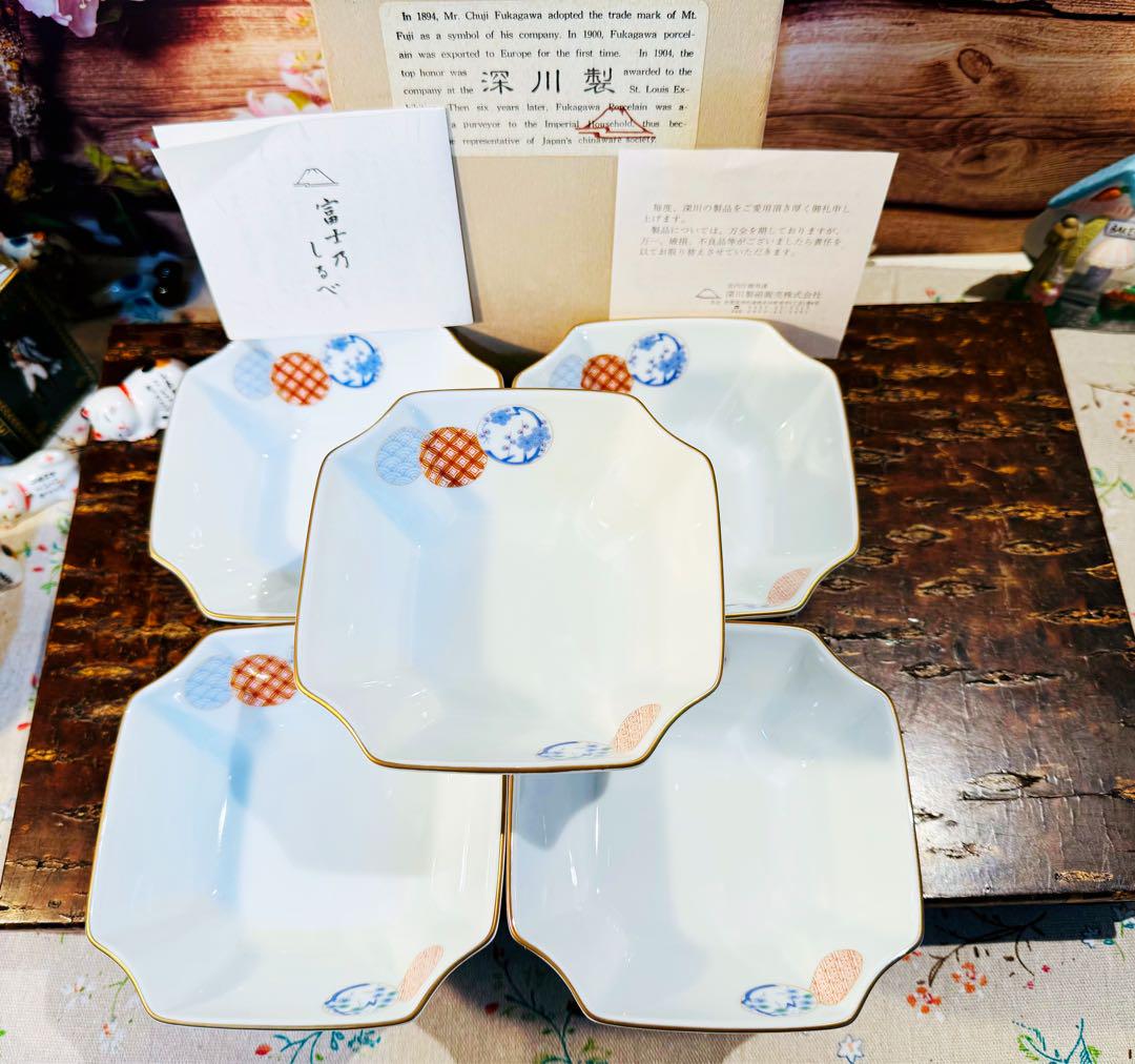宮内庁御用達　深川製磁　丸紋松竹梅　角小付鉢揃5個組　未使用保管品 宮内庁御用達 深川製磁 丸紋松竹梅 角小付鉢揃5個組 未使用保管