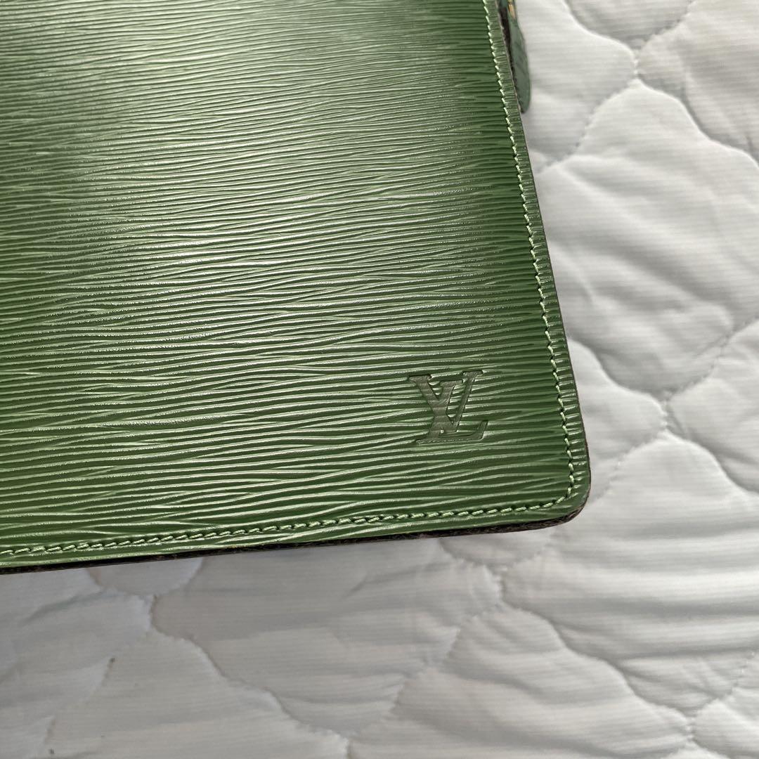 Louis Vuitton エピレザー グリーン ハンドバッグ