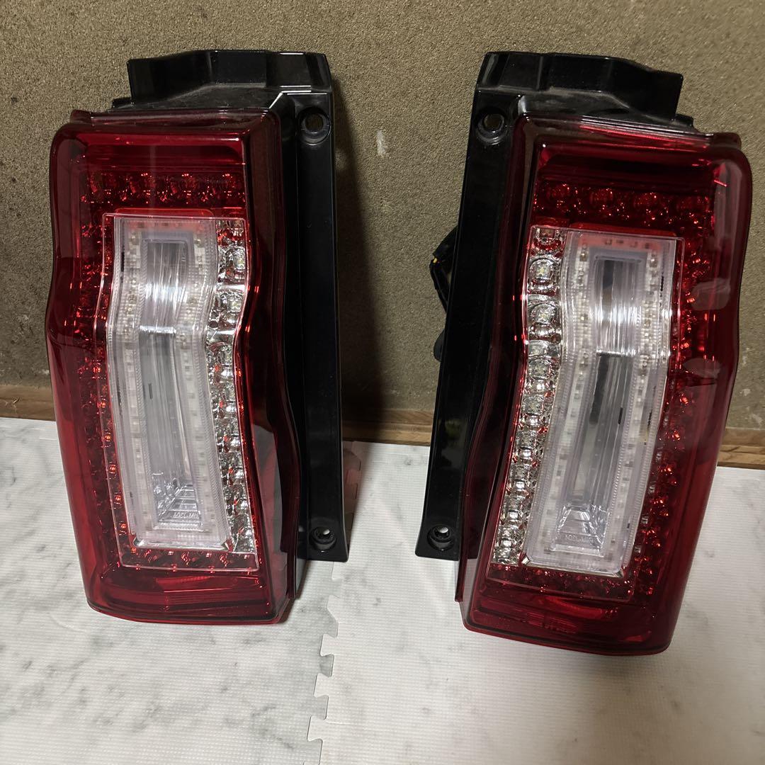 タントカスタム LA600S/LA610S　テールレンズ