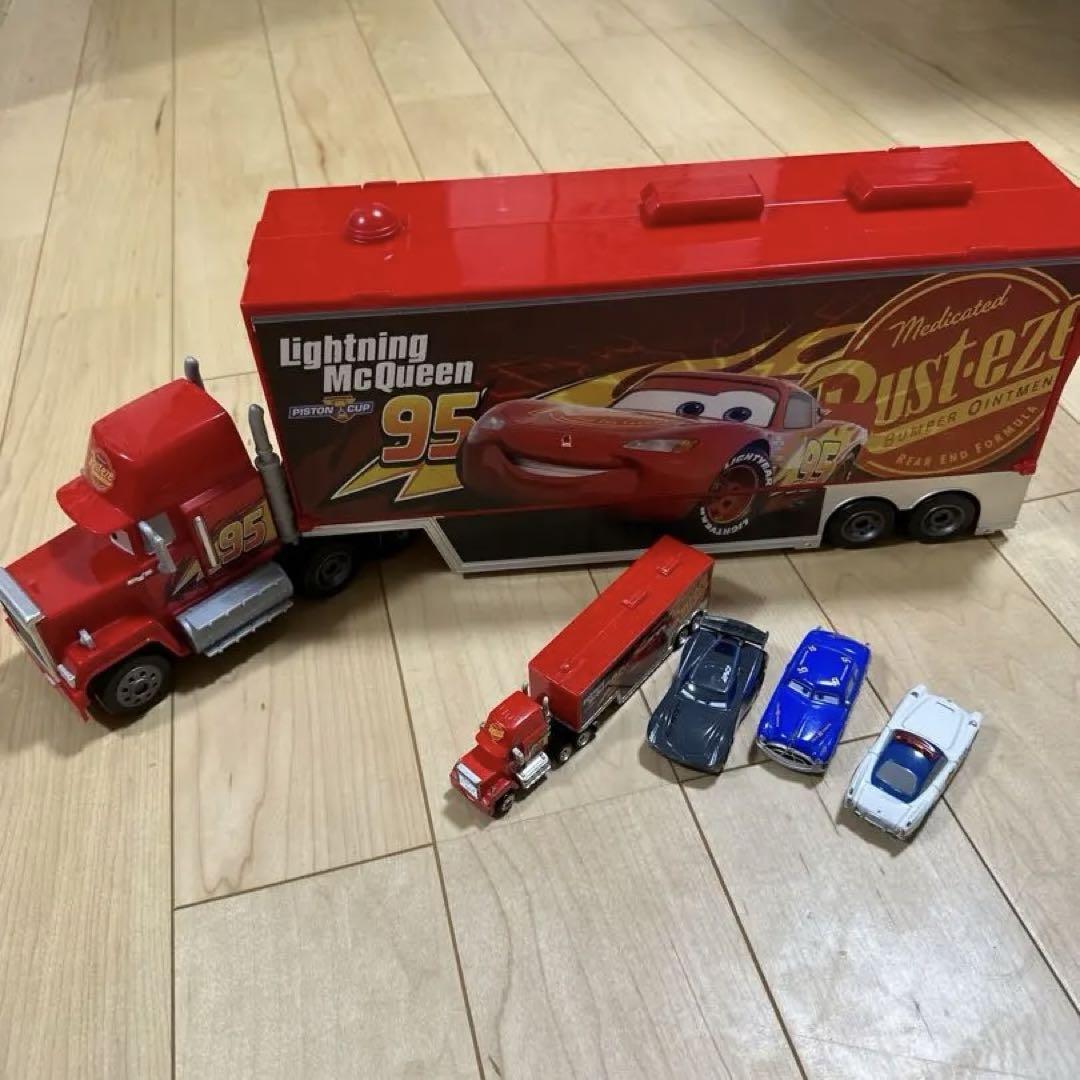 【廃盤】トミカ★カーズ大きなマックトレーラー＋30台セット 廃盤】トミカ☆カーズ大きなマックトレーラー＋30台セット