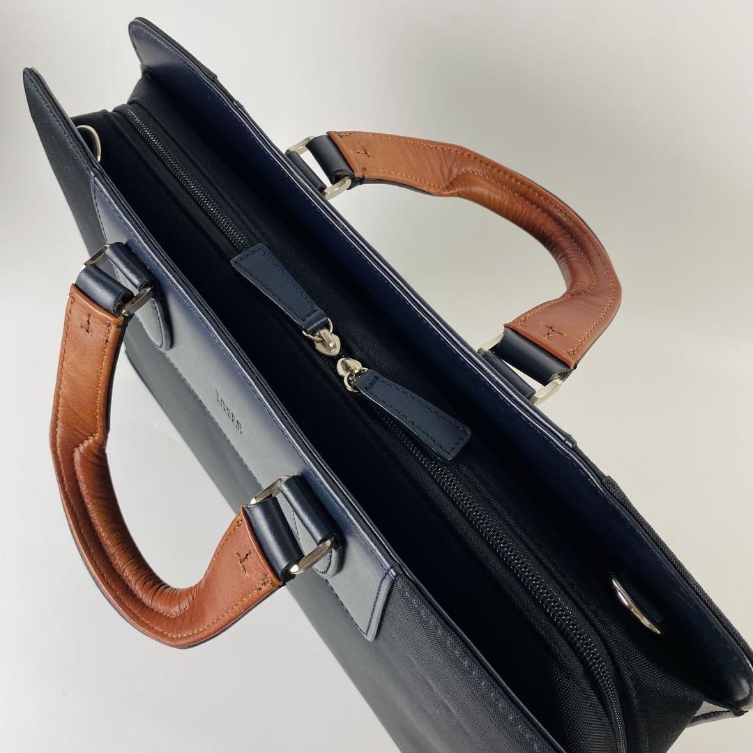 美品　タケオキクチ　ビジネスバッグ　2way　ネイビー　ロゴ　A4◎　斜め掛け◎ 美品◎ タケオキクチ A4可 2way 斜めがけ ビジネスバッグ