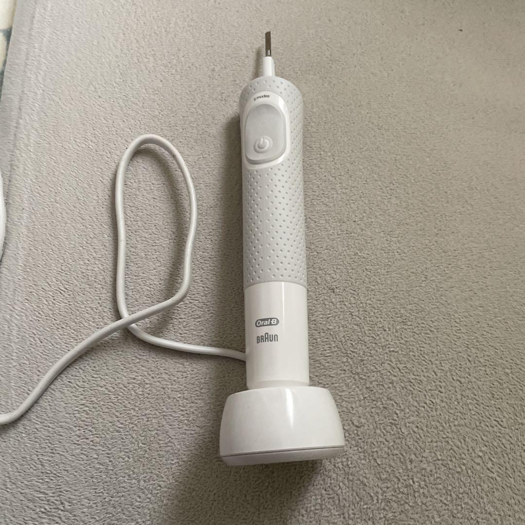 ブラウンオーラルＢ 電動歯ブラシ ホワイト 替え1本付き