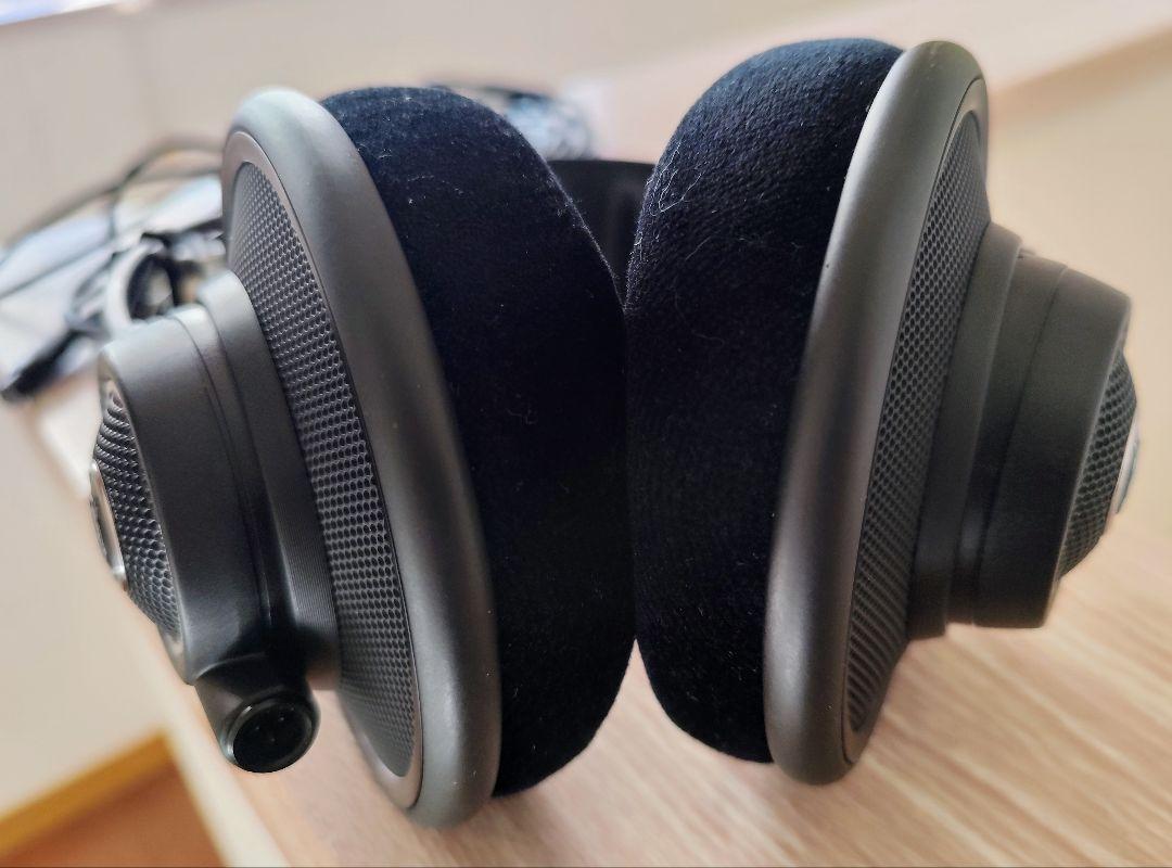 AKG K701 開放型ヘッドホン　新品イヤーパッド付属 AKG K701 開放型ヘッドホン 3年保証 正規輸入代理店 送料無料