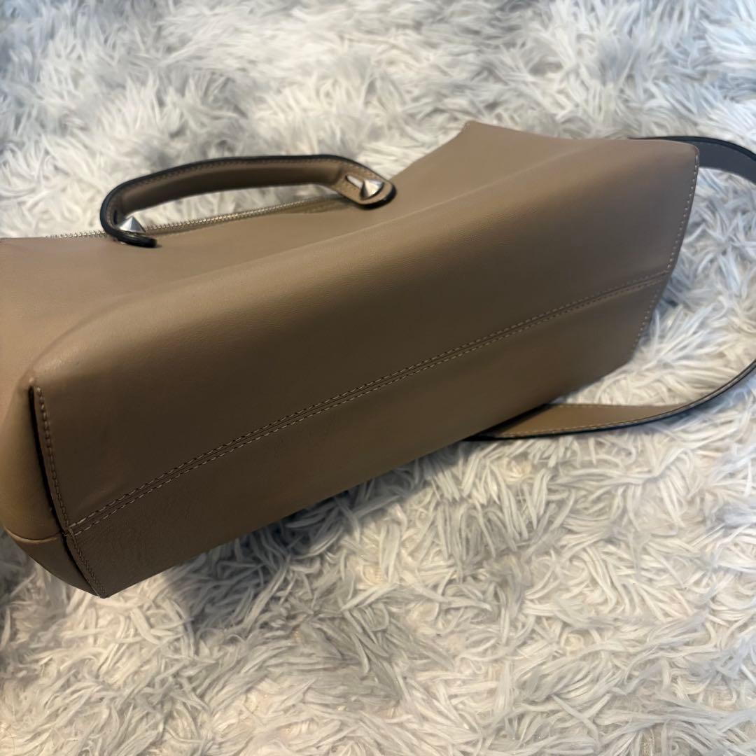 Fendi ベージュ バイザウェイ ミディアム レザー 美品 Fendi ベージュ バイザウェイ ミディアム レザー 美品