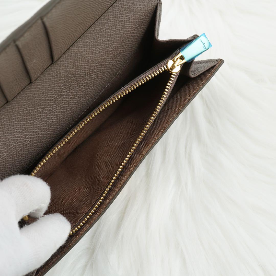 新品未使用品　箱付き　Salvatore Ferragamo 長財布　ヴァラ