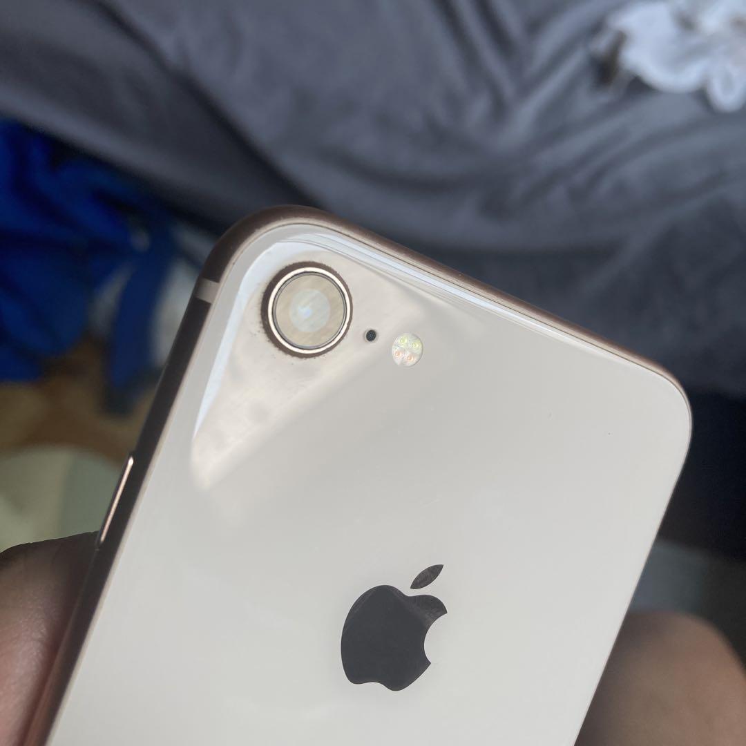 Apple iPhone 8 本体