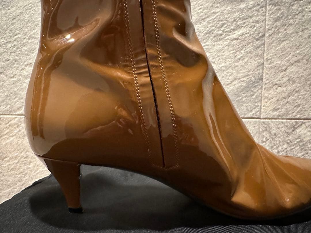 【80%OFFセール】Givenchy パテントレザー ミドルブーツ 未使用品 【80%OFFセール】Givenchy パテントレザー ミドルブーツ 未使用品