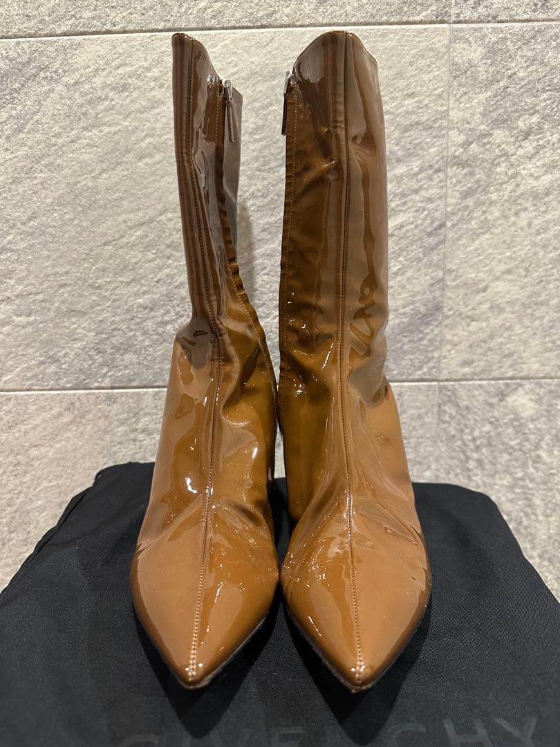 【80%OFFセール】Givenchy パテントレザー ミドルブーツ 未使用品 【80%OFFセール】Givenchy パテントレザー ミドルブーツ 未使用品