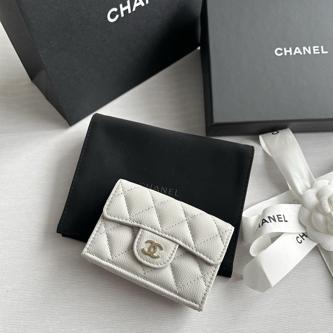 新品未使用】CHANEL三つ折り財布 キャビアスキン ライトグレー