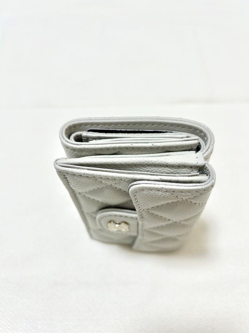 新品未使用】CHANEL三つ折り財布 キャビアスキン ライトグレー