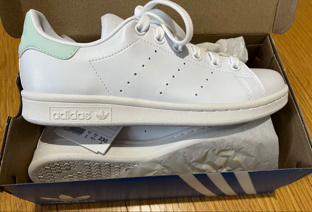 新品 adidas STAN SMITH アディダス スタンスミス 23.5 新品 adidas STAN SMITH アディダス スタンスミス 23.5