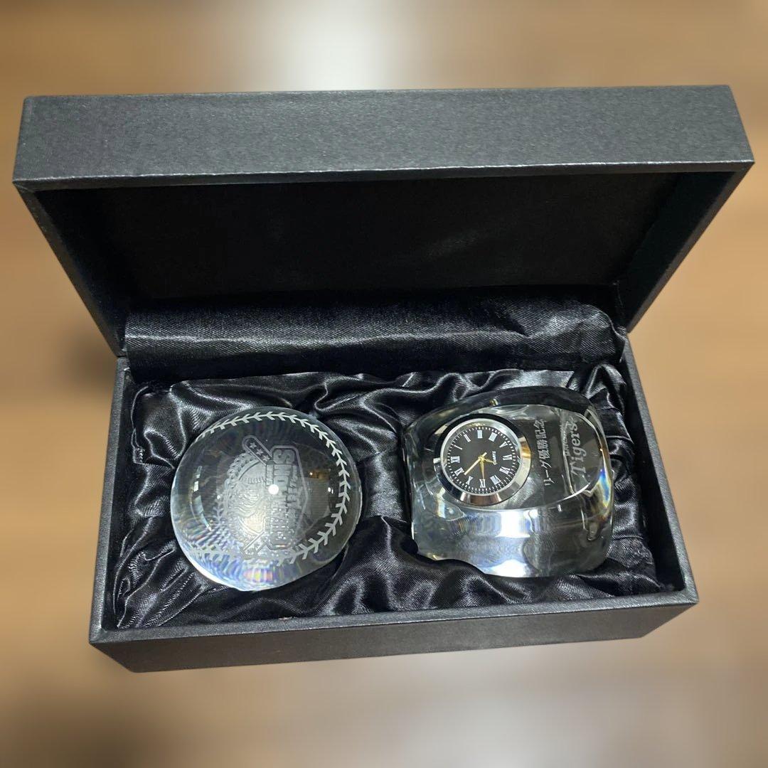 ⭐︎阪神タイガース2023リーグ優勝記念品ガラス時計 ⭐︎2023年 阪神タイガース リーグ優勝記念品 ガラス時計&ボール