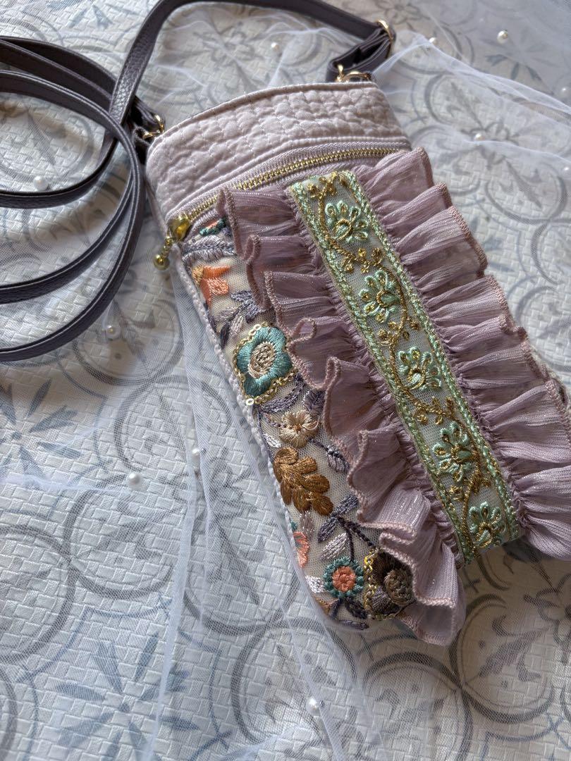 【一点物】ヌビ生地×インド刺繍リボンのスマホショルダー