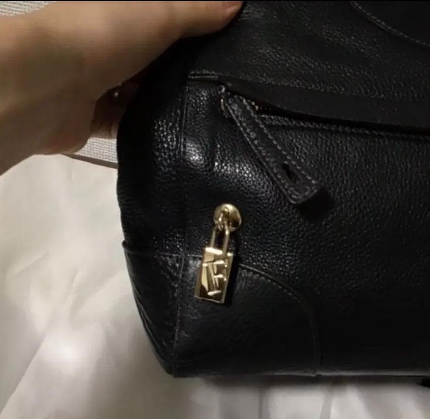 限定お値下げ【美品 】フルラ ジェニュインレザー カデナ トート 【年