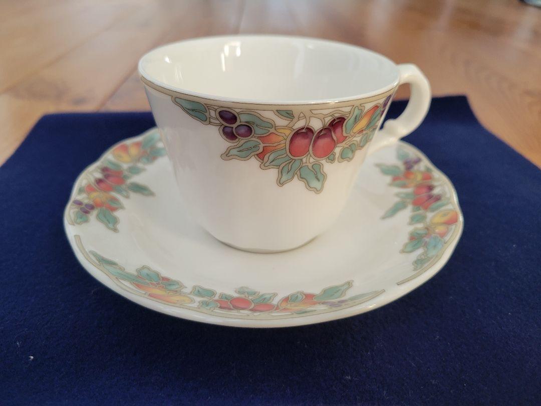 【美品】ROYAL DOULTON AUTUMN FRUITSカップ&ソーサー