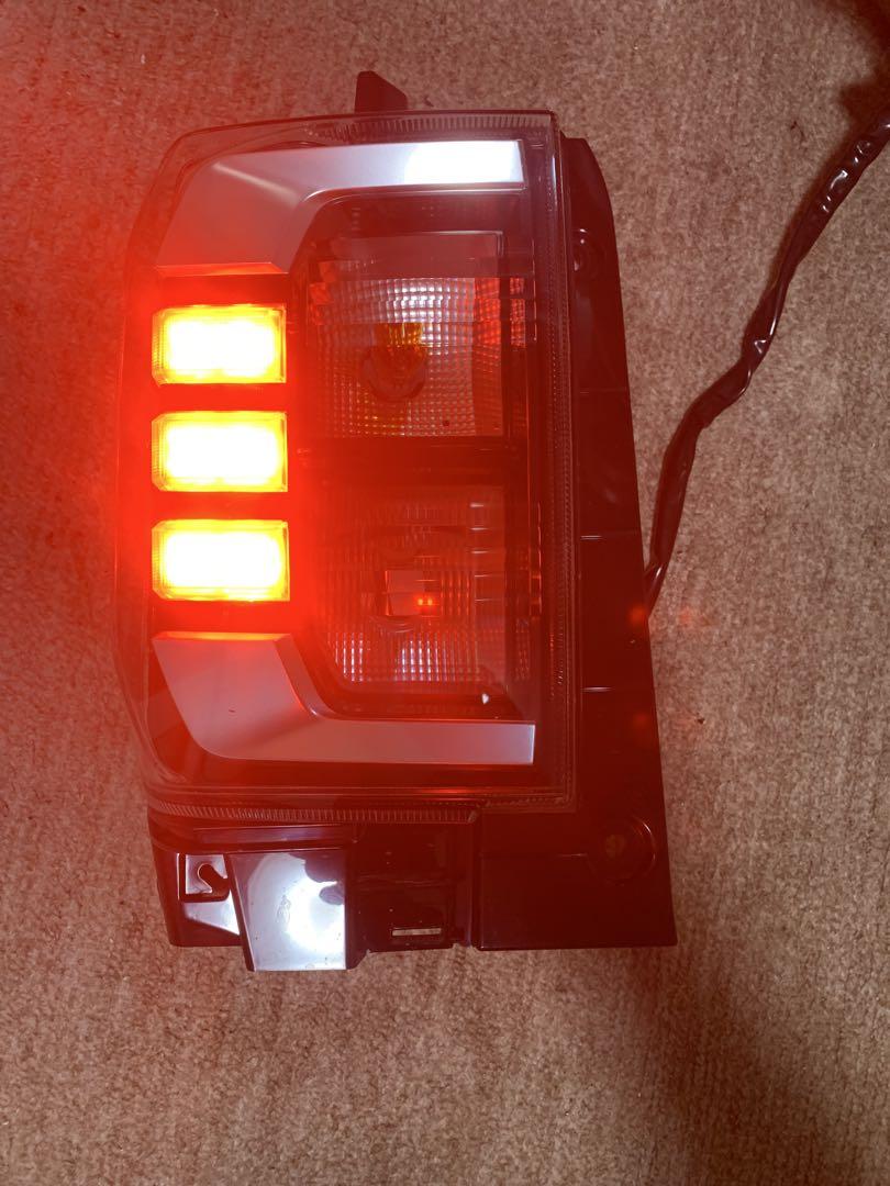 DAIHATSU ダイハツ　タフト　左テールランプ　純正
