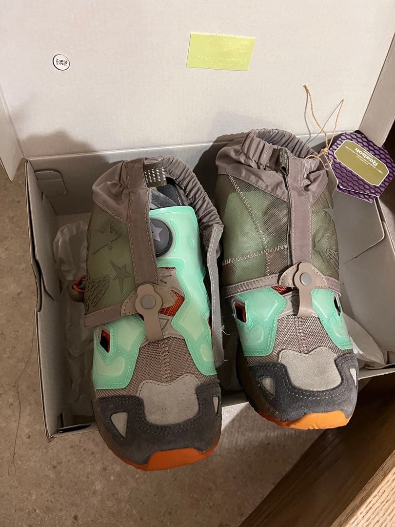 Reebok × HAPPY99 コラボスニーカー