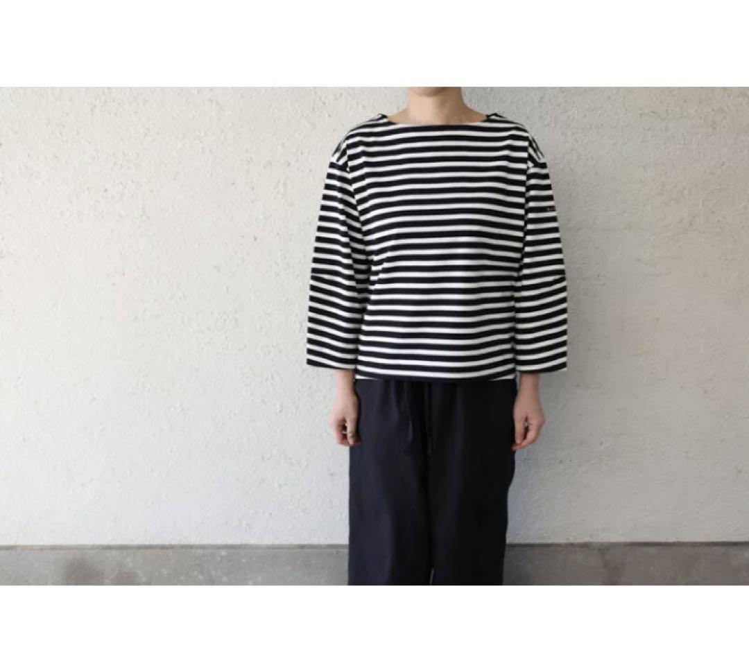 KHA：KI ストライプデザインTシャツ