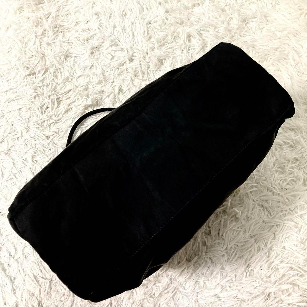 極美品 PRADA プラダ 黒 ポノコ 三角ロゴ プレート ナイロン 白
