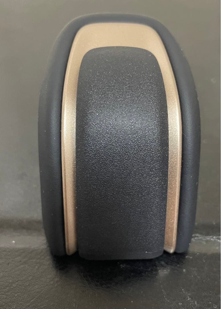 クラウンスポーツ シフトノブ 黒と金