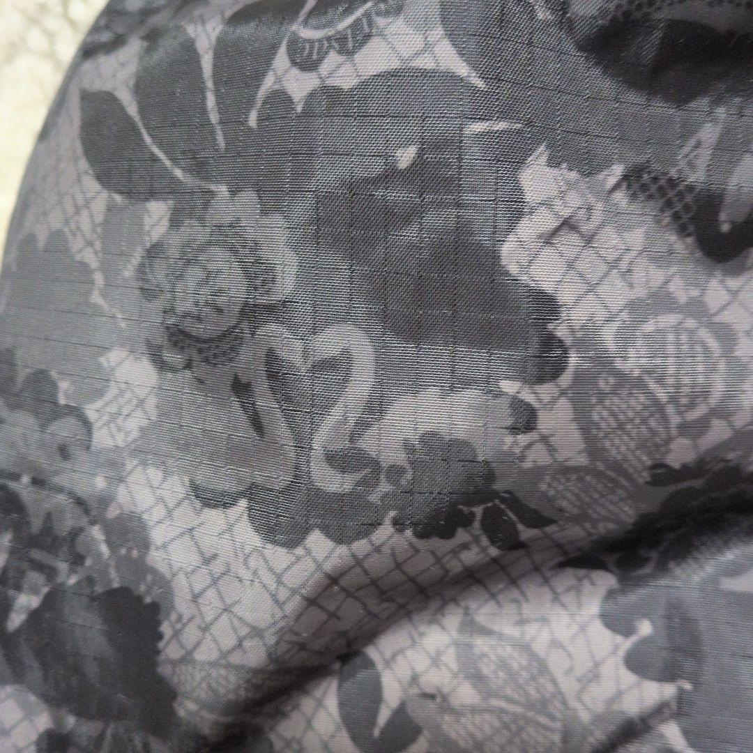 Lesportsac 6ボストンバッグ 黒とグレーの花柄