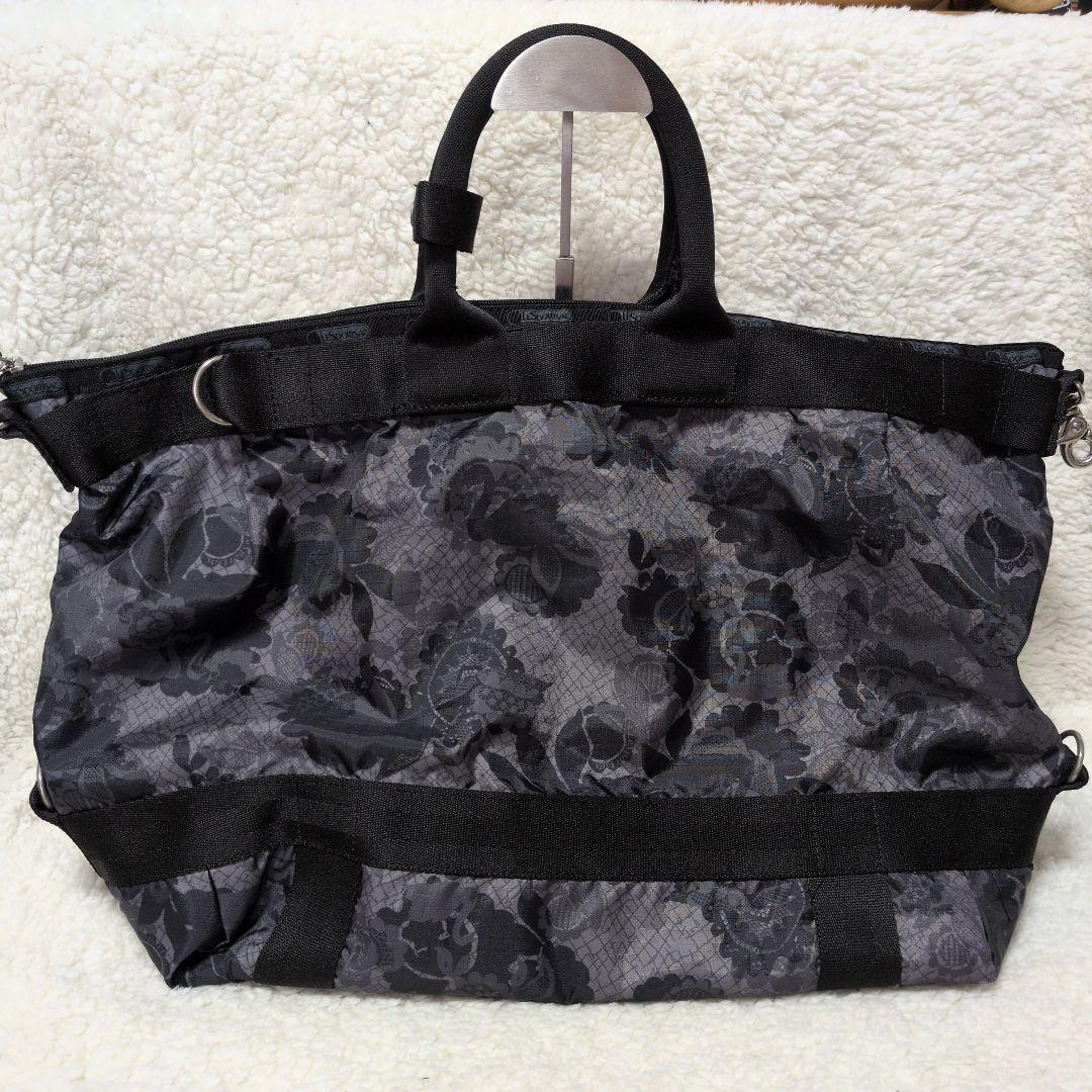 Lesportsac 6ボストンバッグ 黒とグレーの花柄