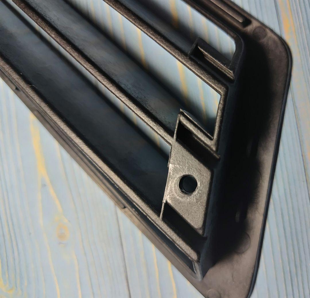 匿名♥メルセデス・ベンツ♥Gクラス★W463フロントサイドダクト（左右セット）