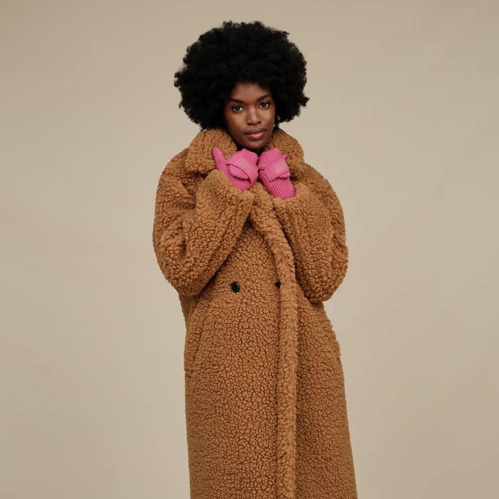 UGG アグ Women's Knit Logo Strap Gloves ミトン Amazon.com: UGG Women's UGGFluff Logo Tape Mittens - Soft