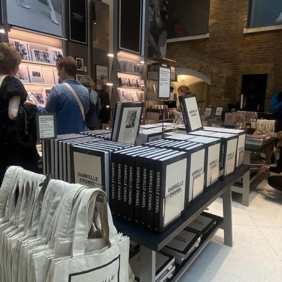 ロンドンV&A ミュージアム シャネル 限定トートバッグ エコ