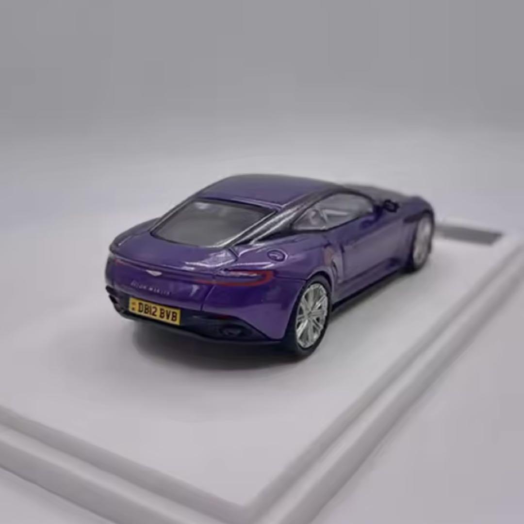 【レア】アストンマーチンDB12 1/64ミニカー 紫